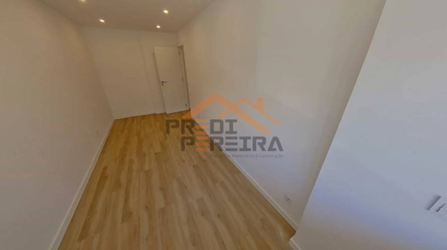 Apartamento T2 para Venda em Odivelas Foto 15