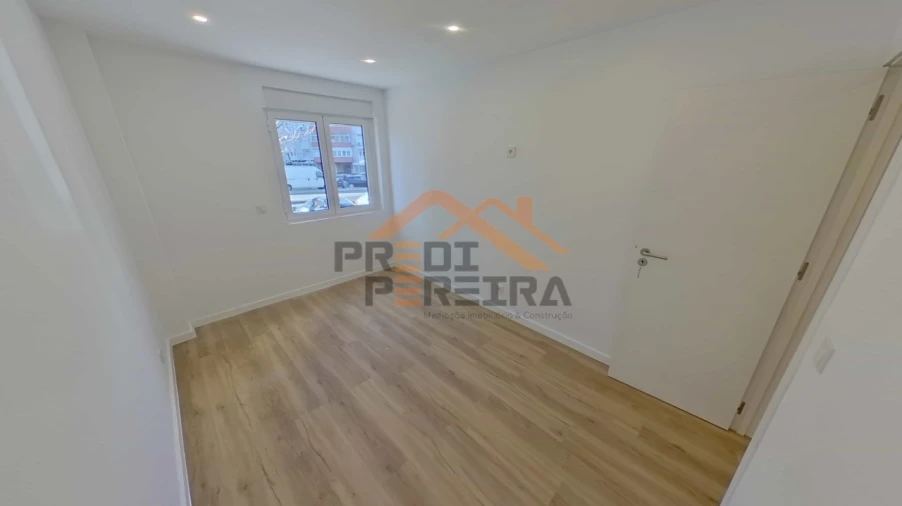 Apartamento T2 para Venda em Odivelas Foto 18
