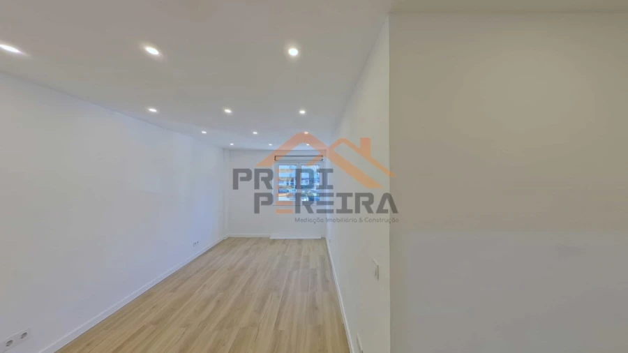 Apartamento T2 para Venda em Odivelas Foto 7
