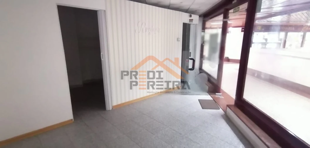 Loja para Arrendamento em Odivelas Foto 7