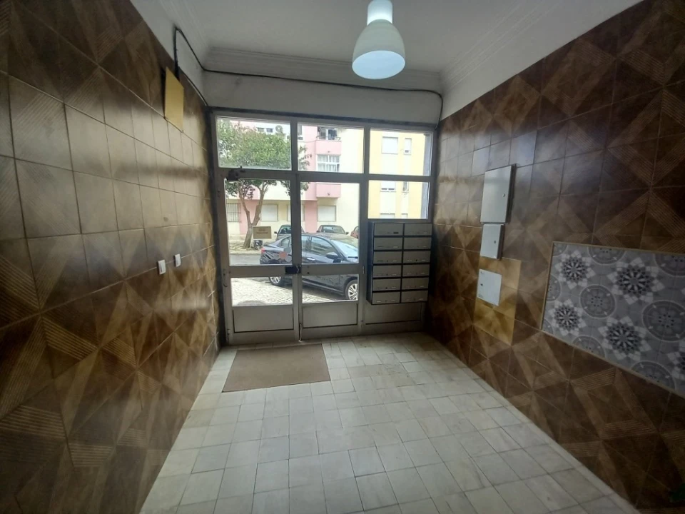 Apartamento T2 para Venda em Carregado e Cadafais Foto 25