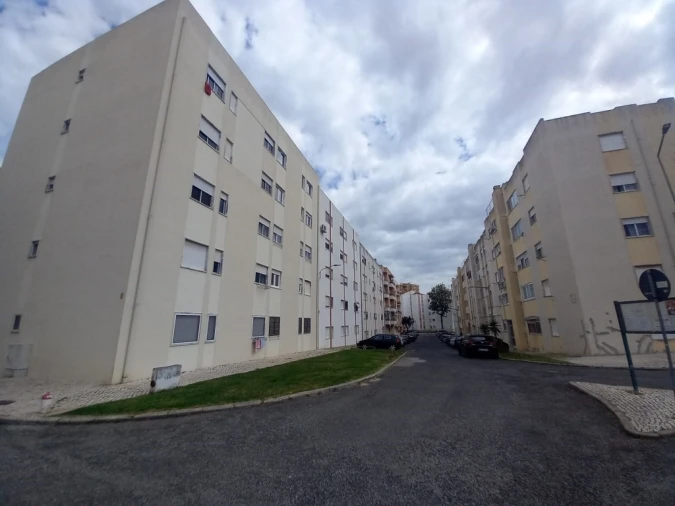 Apartamento T2 para Venda em Carregado e Cadafais Foto 28