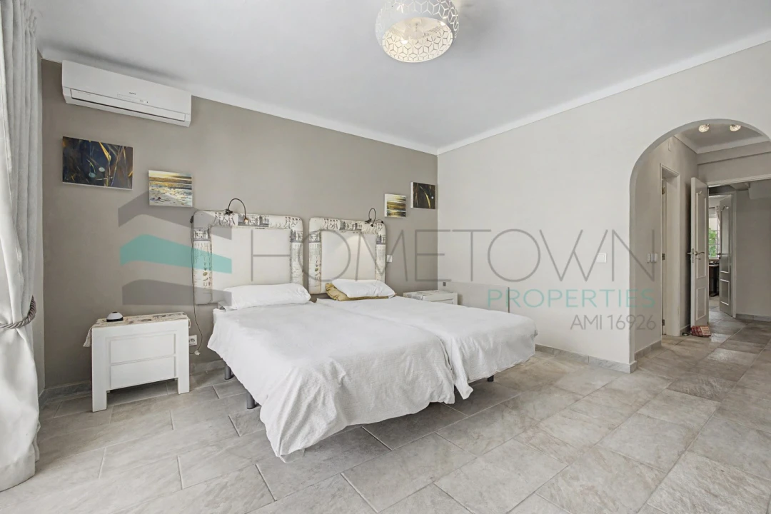 Moradia T3 para Venda em Almancil Foto 16