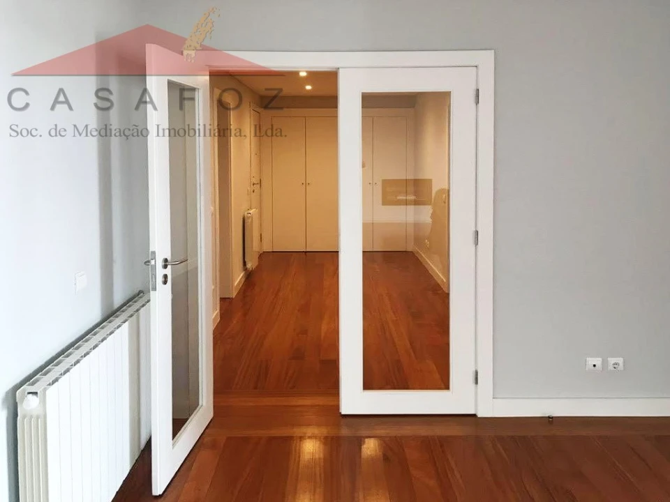 Apartamento T4 para Arrendamento em Aldoar, Foz do Douro e Nevogilde Foto 9