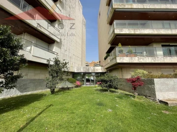 Apartamento T4 para Arrendamento em Aldoar, Foz do Douro e Nevogilde