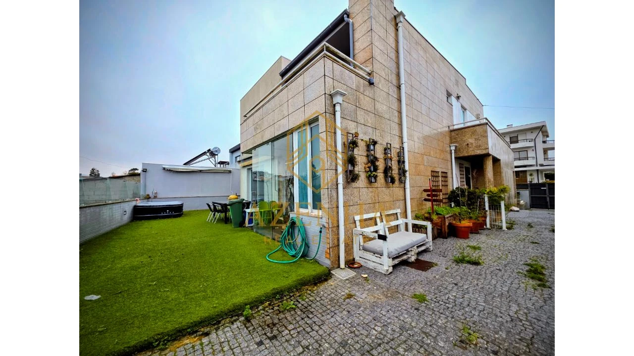 Moradia T4 para Venda em Cidade da Maia Foto 22