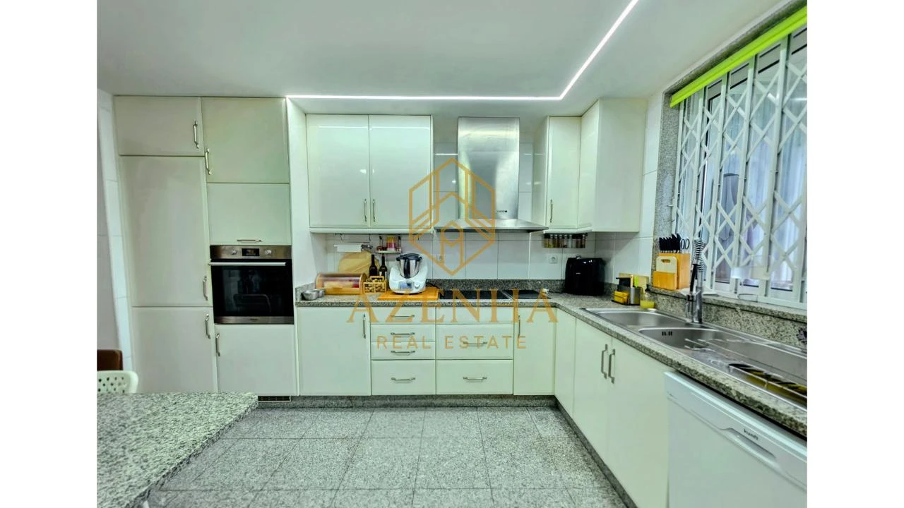 Moradia T4 para Venda em Cidade da Maia Foto 2