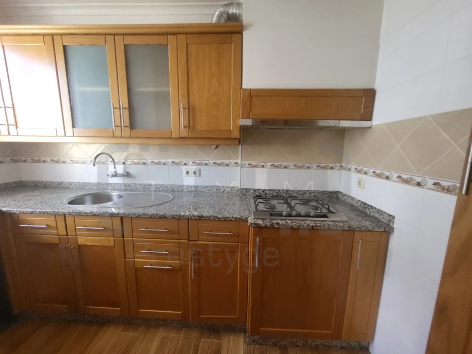 Apartamento T3 para Venda em São João Baptista e Santa Maria dos Olivais Foto 3