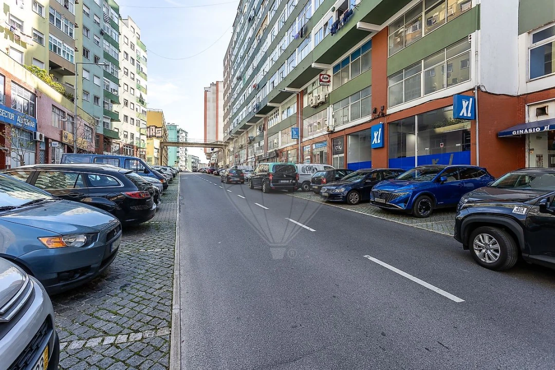Apartamento T2 para Venda em Pontinha e Famões Foto 17