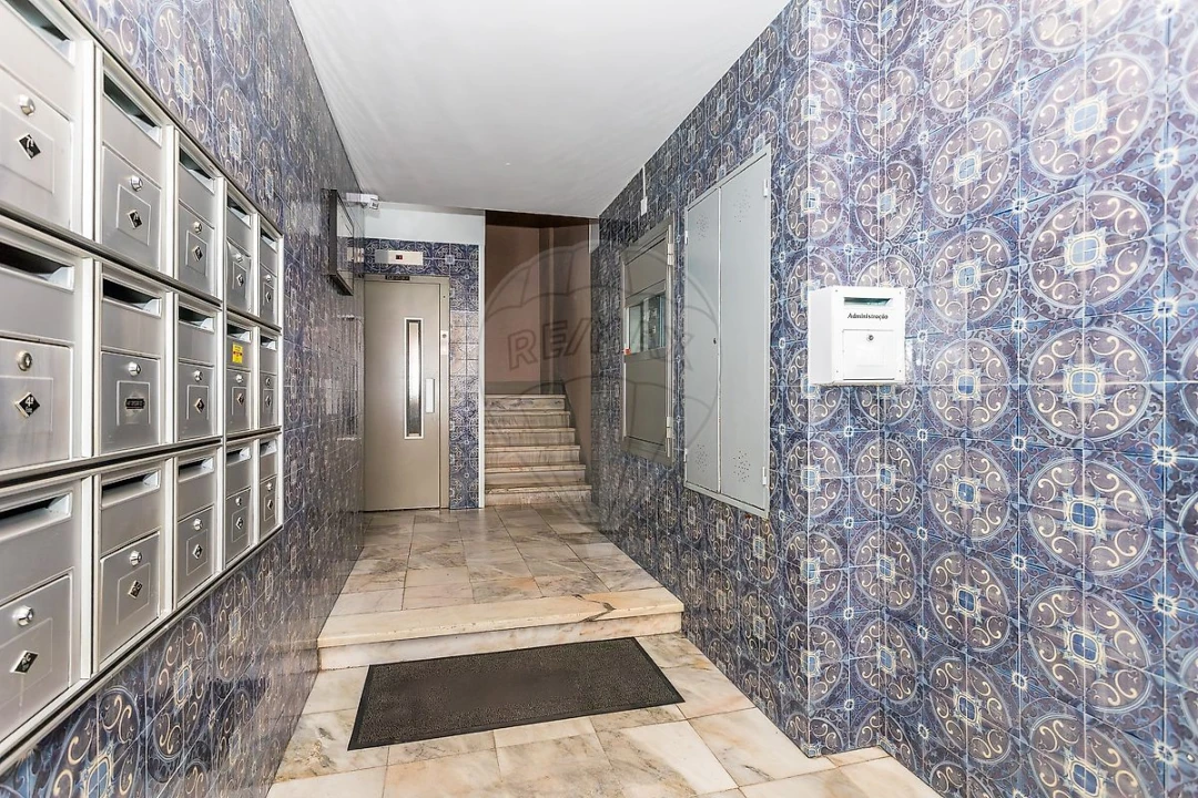 Apartamento T2 para Venda em Pontinha e Famões Foto 14