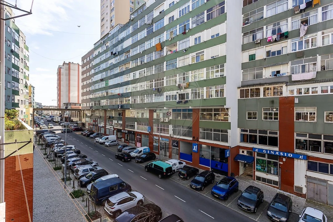 Apartamento T2 para Venda em Pontinha e Famões Foto 12