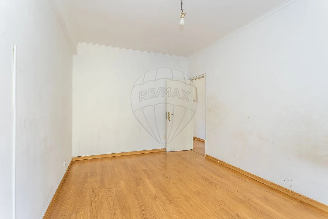 Apartamento T2 para Venda em Pontinha e Famões Foto 4