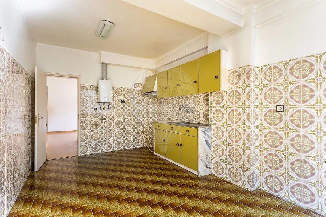 Apartamento T2 para Venda em Pontinha e Famões Foto 8