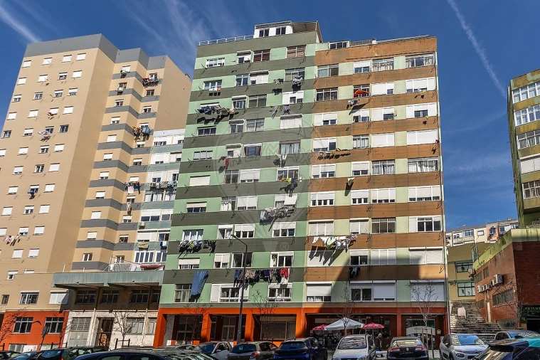 Apartamento T2 para Venda em Pontinha e Famões Foto 16