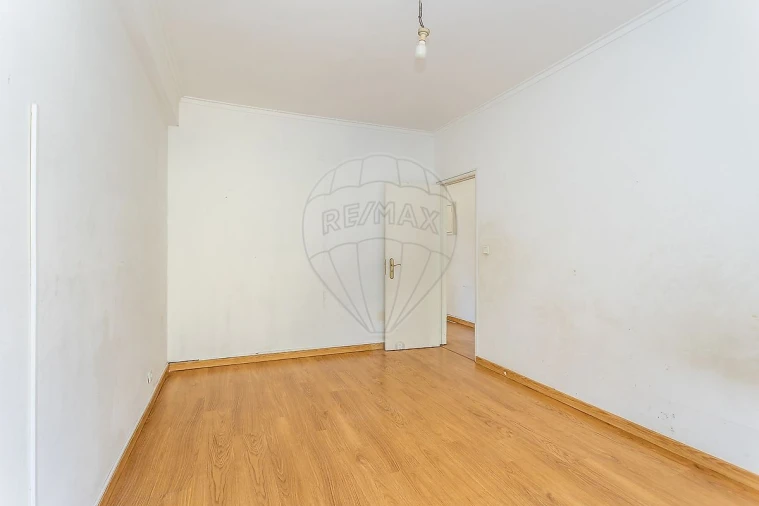 Apartamento T2 para Venda em Pontinha e Famões Foto 4