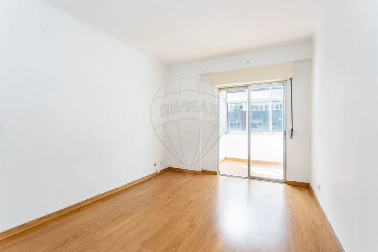 Apartamento T2 para Venda em Pontinha e Famões Foto 21