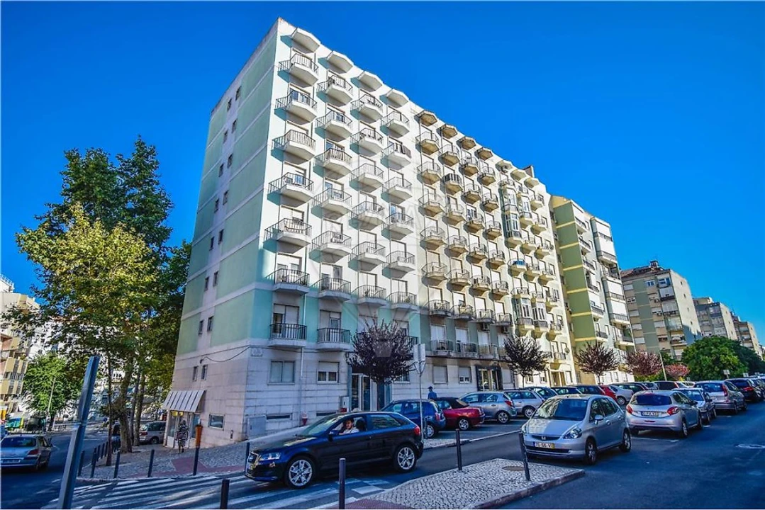 Apartamento T3 para Arrendamento em Benfica Foto 3