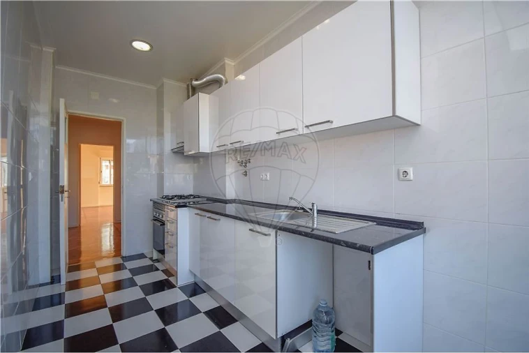 Apartamento T3 para Arrendamento em Benfica Foto 12