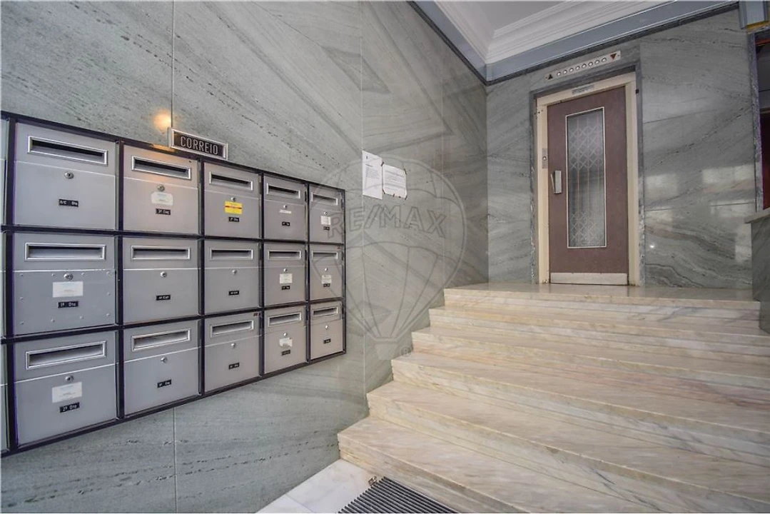 Apartamento T3 para Arrendamento em Benfica Foto 5