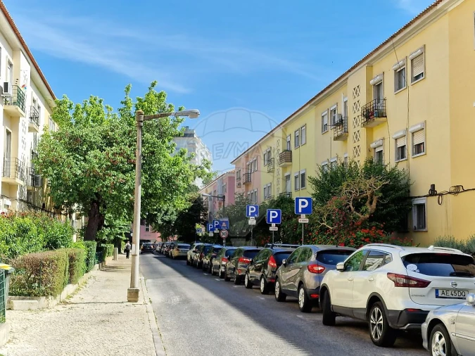 Apartamento T2 para Arrendamento em Alvalade Foto 11