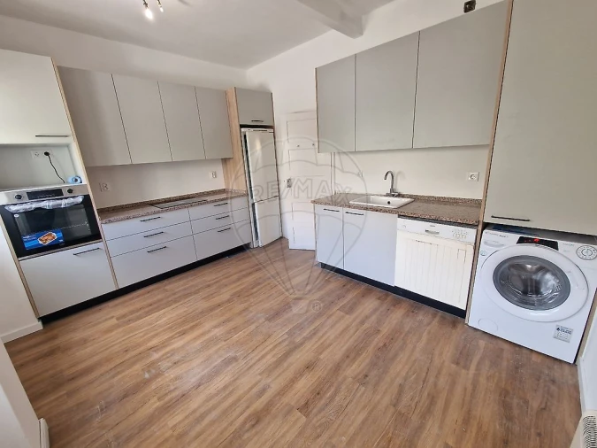 Apartamento T2 para Arrendamento em Alvalade Foto 4