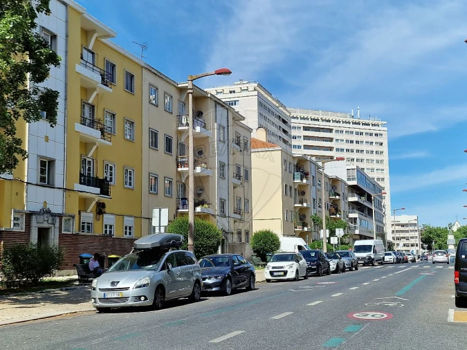 Apartamento T2 para Arrendamento em Alvalade Foto 1