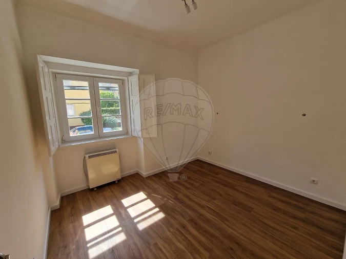 Apartamento T2 para Arrendamento em Alvalade Foto 9