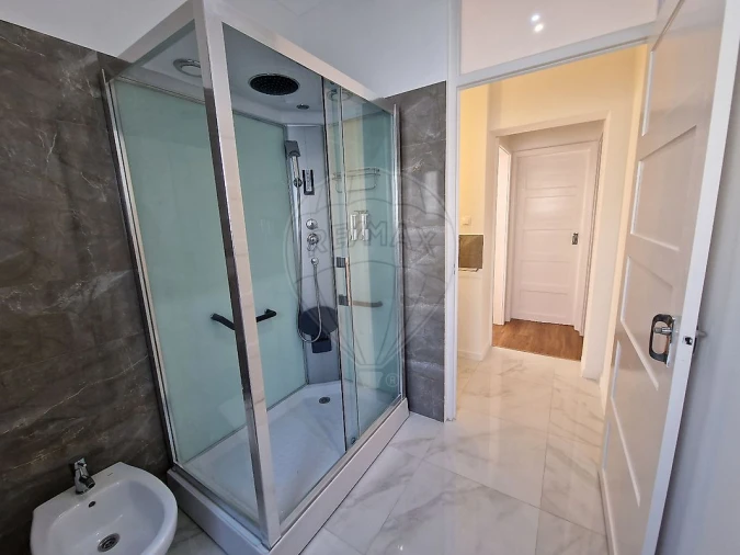 Apartamento T2 para Arrendamento em Alvalade Foto 12