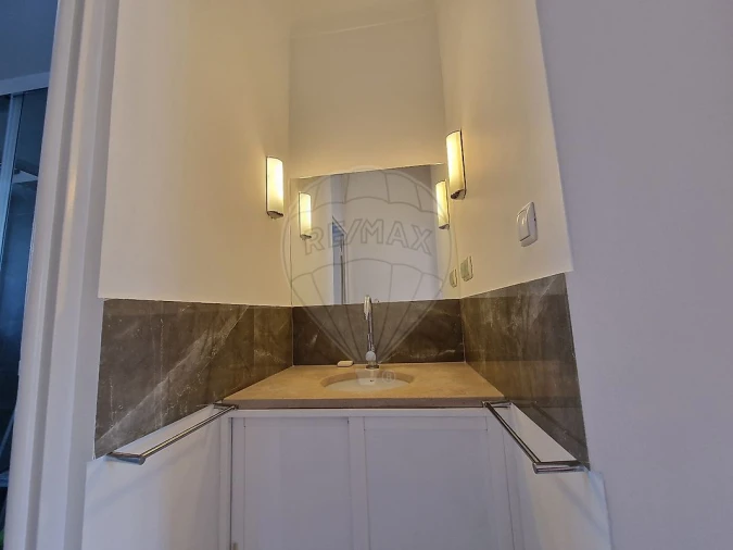 Apartamento T2 para Arrendamento em Alvalade Foto 6