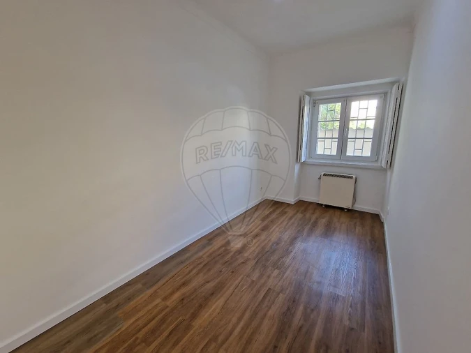 Apartamento T2 para Arrendamento em Alvalade Foto 3