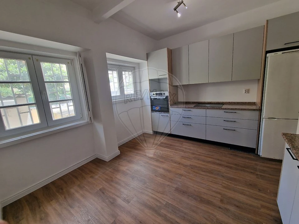 Apartamento T2 para Arrendamento em Alvalade Foto 10