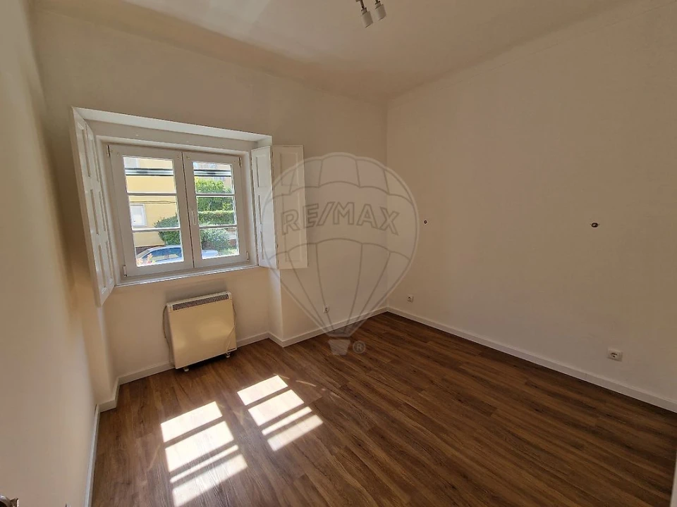 Apartamento T2 para Arrendamento em Alvalade Foto 9