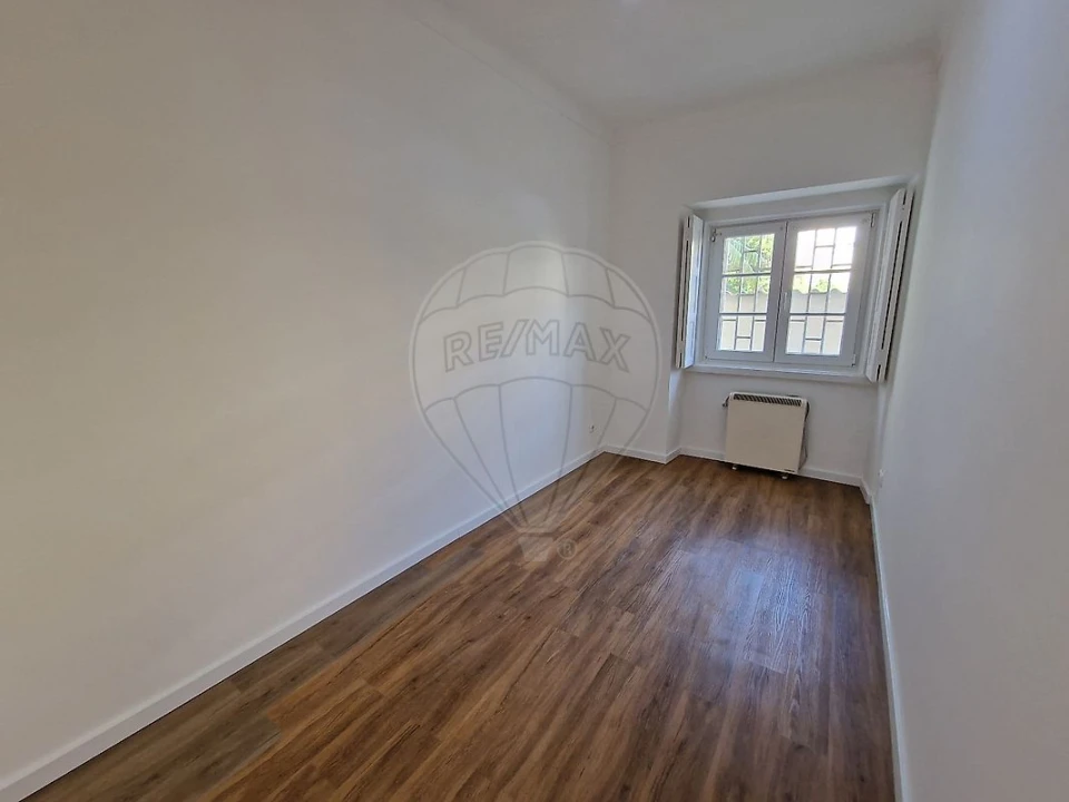 Apartamento T2 para Arrendamento em Alvalade Foto 3