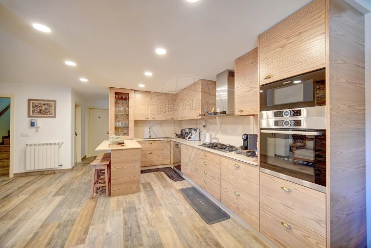 Moradia T3 para Venda em Santo Quintino Foto 33