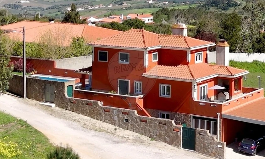 Moradia T3 para Venda em Santo Quintino Foto 3