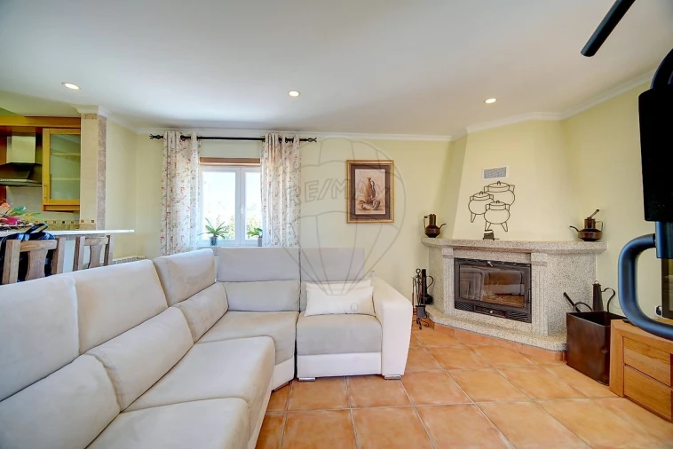 Moradia T3 para Venda em Santo Quintino Foto 11