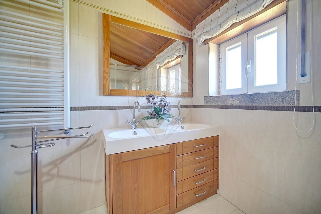 Moradia T4 para Venda em Santo Quintino Foto 29