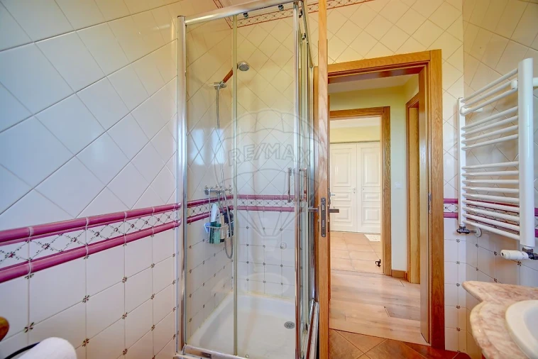 Moradia T4 para Venda em Santo Quintino Foto 19