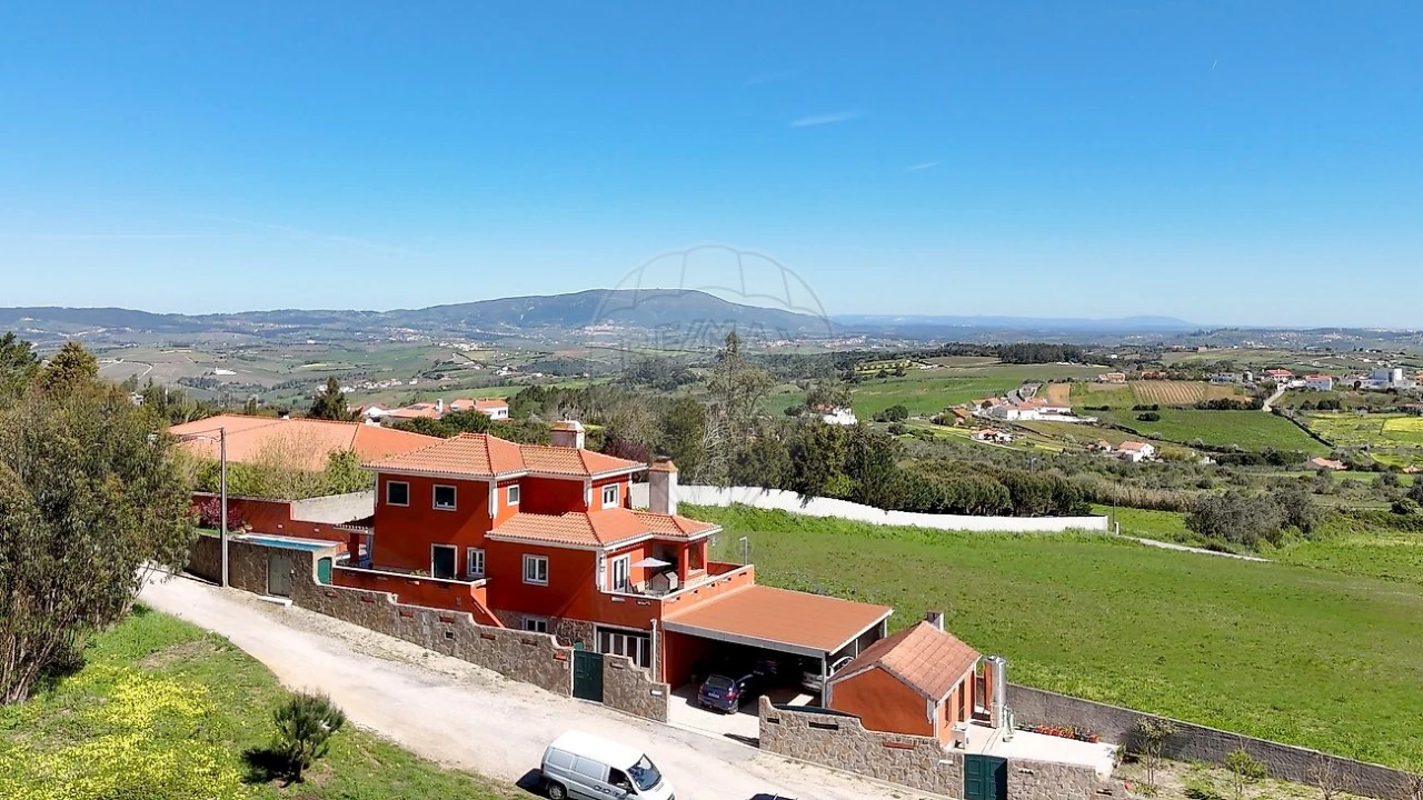 Moradia T4 para Venda em Santo Quintino Foto 3