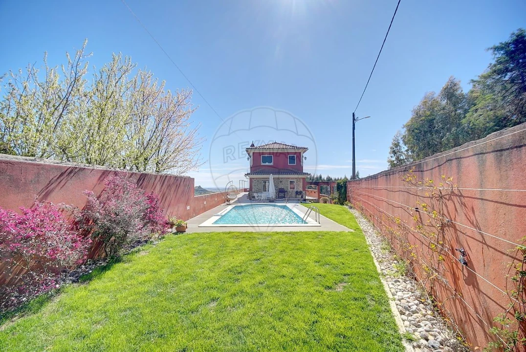 Moradia T4 para Venda em Santo Quintino Foto 4