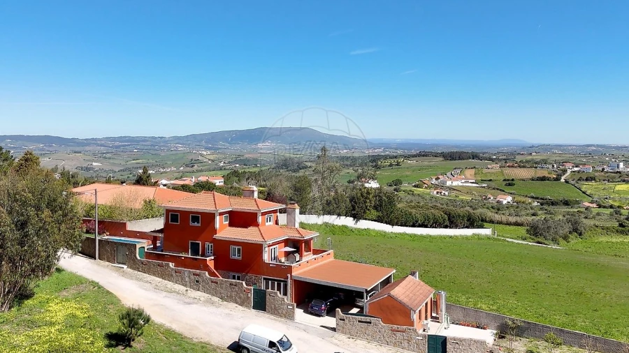 Moradia T4 para Venda em Santo Quintino