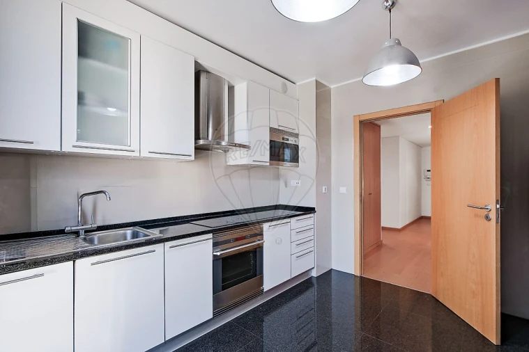 Apartamento T2 para Venda em Algés, Linda-A-Velha e Cruz Quebrada-Dafundo Foto 2