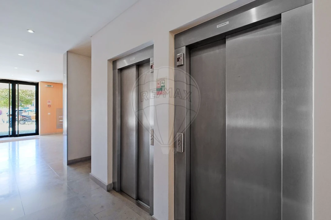 Apartamento T2 para Venda em Algés, Linda-A-Velha e Cruz Quebrada-Dafundo Foto 1