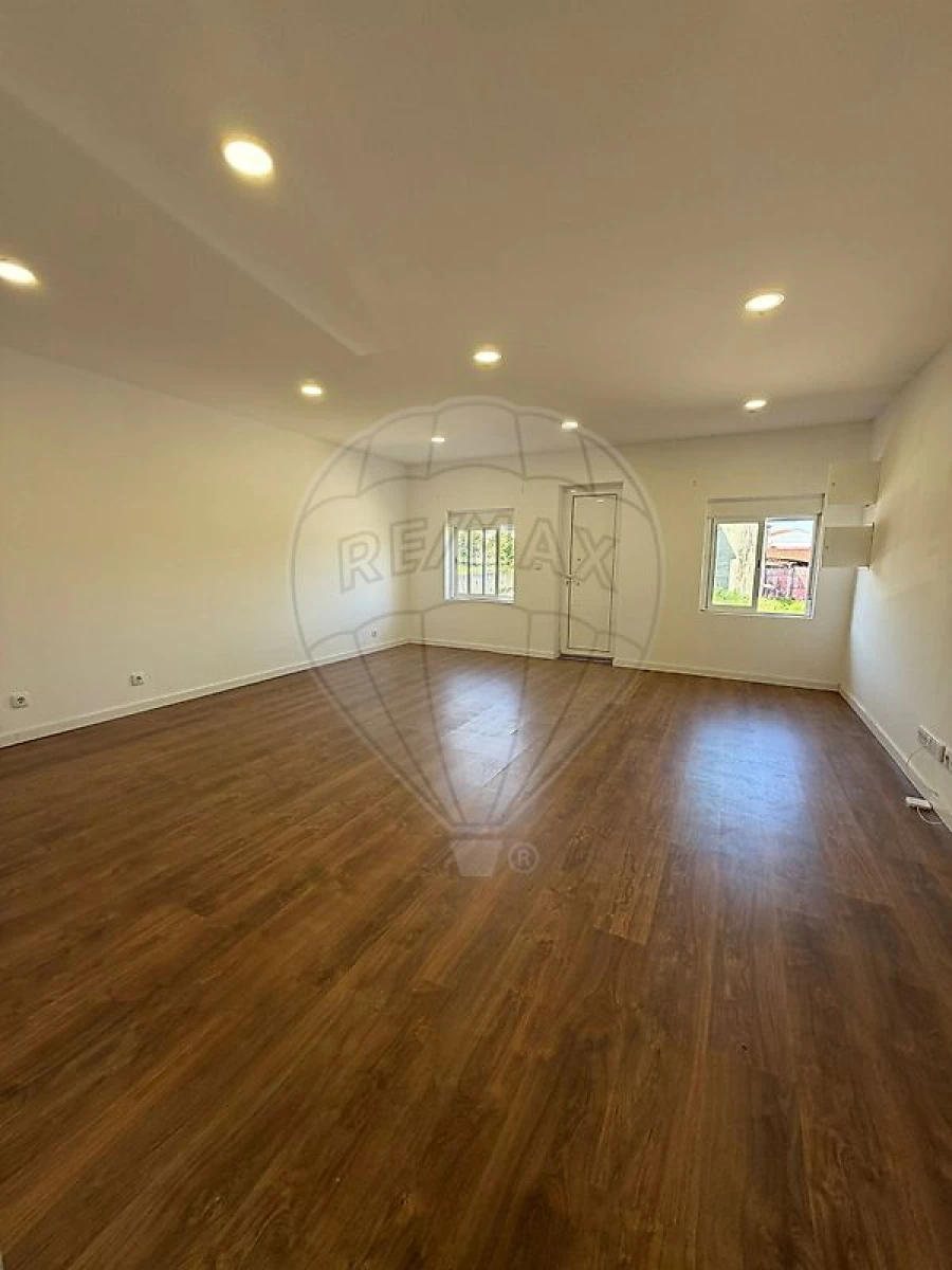 Moradia T2 para Venda em Sangalhos Foto 3