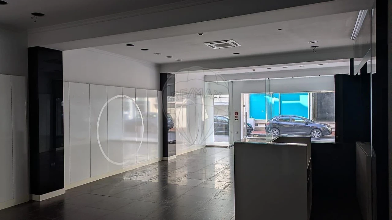 Loja para Arrendamento em Espinho Foto 2