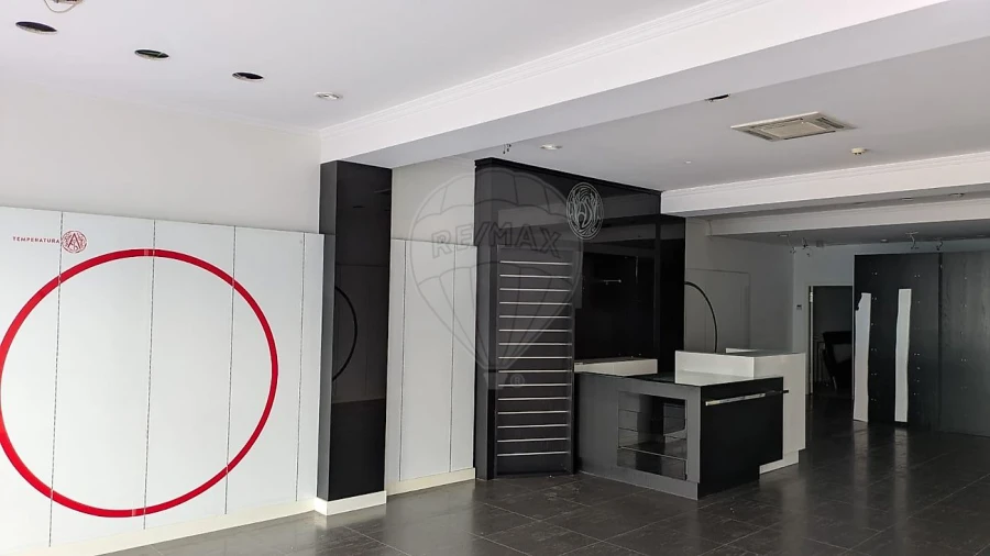 Loja para Arrendamento em Espinho Foto 3