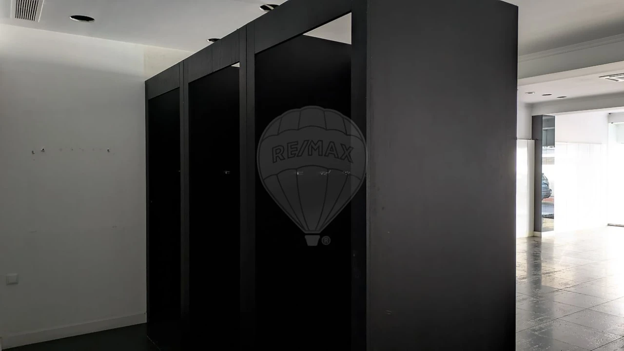 Loja para Arrendamento em Espinho Foto 5