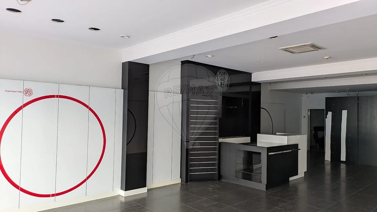 Loja para Arrendamento em Espinho Foto 3