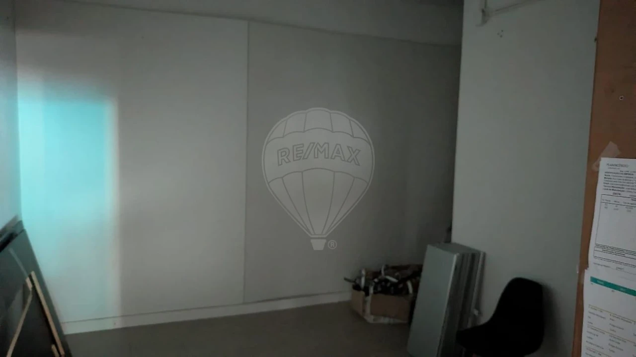 Loja para Arrendamento em Espinho Foto 4