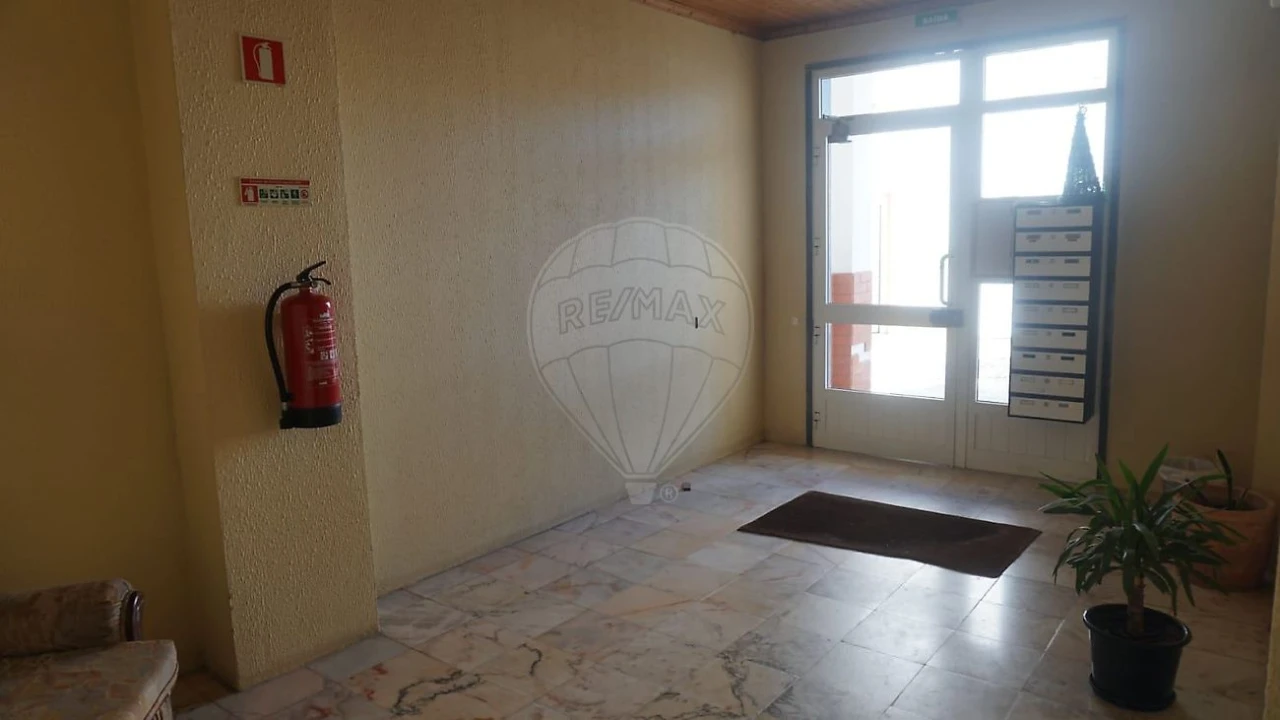 Apartamento T2 para Venda em Aveiras de Cima Foto 9